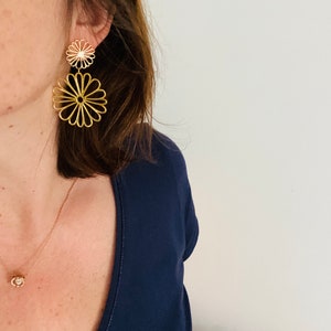 EMILIE dangling earrings with Sézane-inspired openwork stud earrings and flower pendant, handcrafted image 2