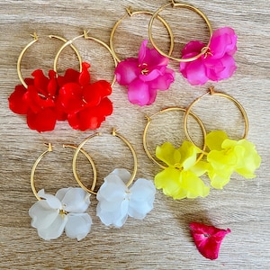 Large CAMILLE gold hoop earrings with crumpled petals in frosted acrylic, inspired by Sézane, handmade