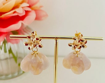 Mini GLORIA earrings with acetate petals and handmade Sézane-inspired gold-plated brass stud earrings