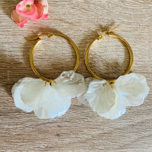 CAMILLE creole earrings with crumpled petals with a pearly effect, inspired by Sézane, handmade