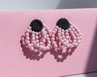 Boucles d'oreilles au design mignon rose bonbon, goujon moderne à long volume pour un look décontracté ou de fête, bijoux en cristal perlé, boucles d'oreilles minimalistes Dangle