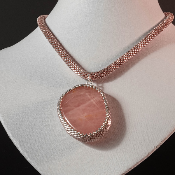 Grand pendentif en quartz rose sur collier de chaîne de corde de perles étincelantes pour femme, pierre de chakra du cœur puissante, cadeau de talisman romantique d'amour pour elle