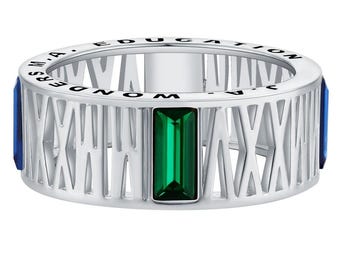 Anillo de graduación de plata 925 con números romanos y detalles de piedras preciosas. Regalo de graduación personalizado.