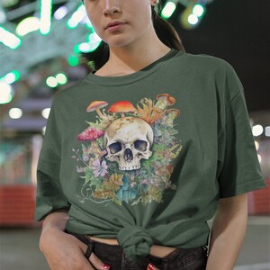Bloom Skull Shirt, Comfort Farben, Halloween Shirt, Floral Skull Shirt, Frauen Herbst Shirts, Blumen Skull Skeleton Shirt