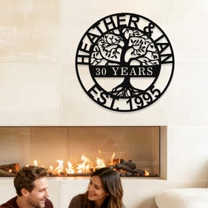 Arte de pared de metal personalizado para 30 años, letrero de árbol de la vida de metal personalizado, regalos de San Valentín para pareja, esposo y esposa. imagen 2