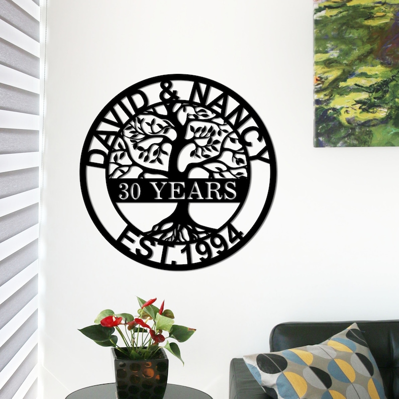 Puede incluir: Arte de pared de &aacute;rbol de la vida de metal negro con los nombres David & Nancy, 30 a&ntilde;os Est. 1994.