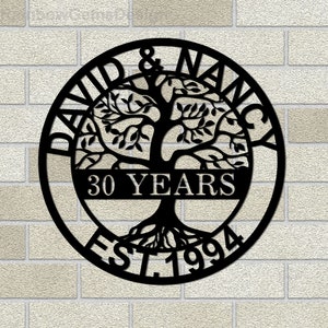 Puede incluir: Arte de pared de &aacute;rbol de la vida de metal negro con los nombres David & Nancy y el texto "30 Years Est 1994".