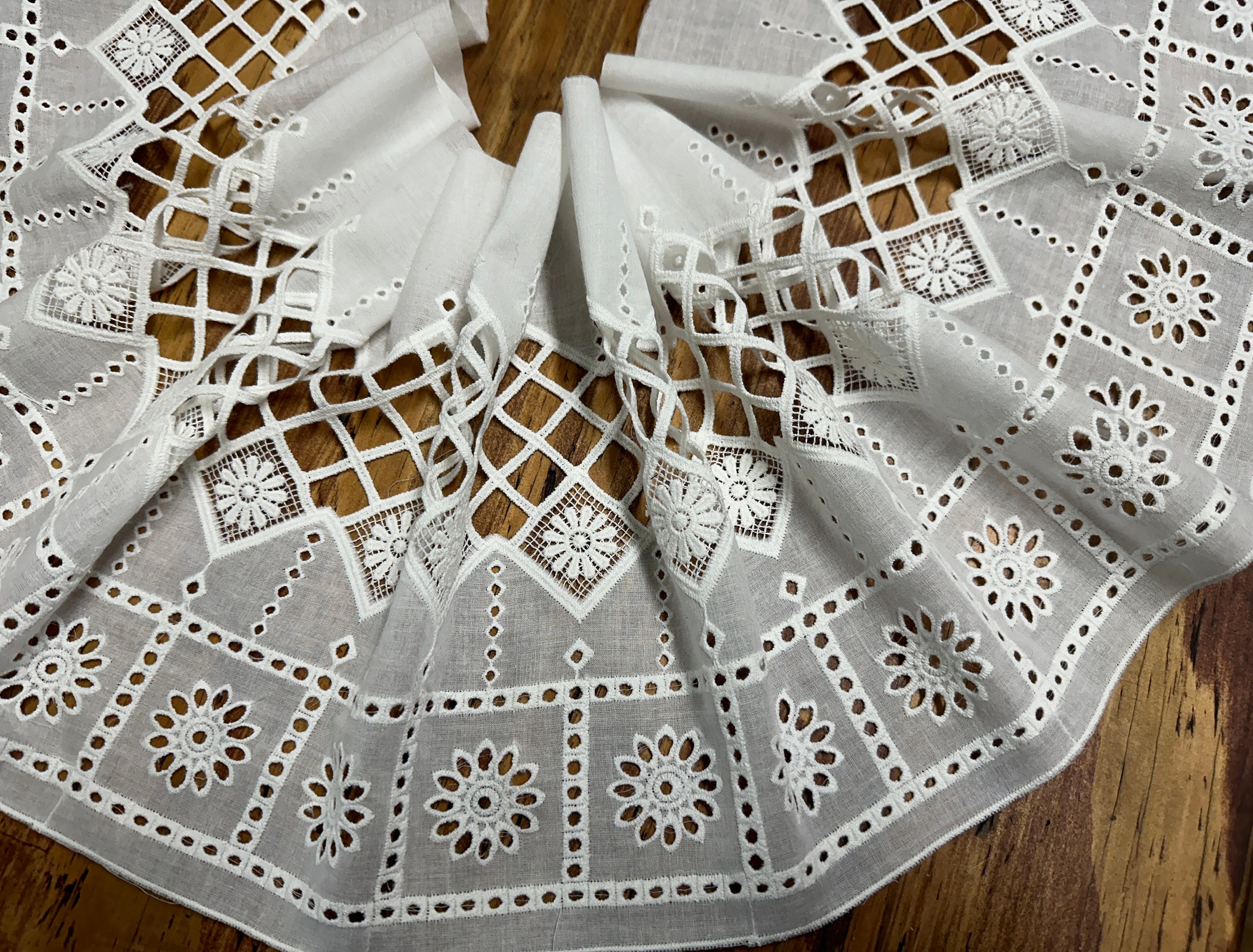 Passamaneria Pizzo sangallo Cotone Bianco Smerlato Ricamo