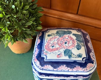 Antique Chinese Blue White Porcelain Box | Qianlong Mark Covered