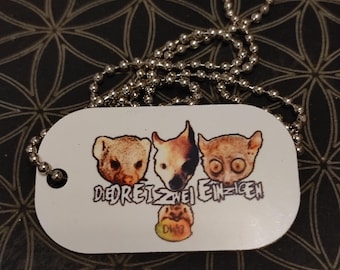 DWD Mungo Merch - Dog Tag - Les trois deux seuls et le hérisson - Marque pendentif