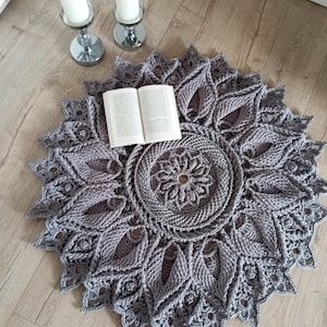 Gehäkelter runder Teppich