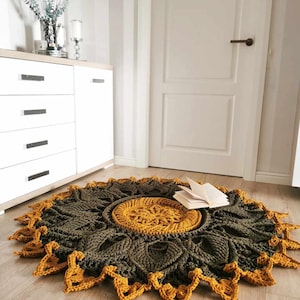 Crochet round rug