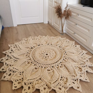 Gehäkelter runder Teppich