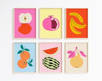 Könnte beinhalten: Sechs gerahmte Drucke mit bunten Illustrationen verschiedener Früchte, darunter ein roter Apfel, ein rosa Granatapfel, gelbe Bananen, orangefarbene Orangen, eine Wassermelone und eine gelbe Birne.