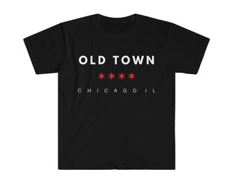 Könnte beinhalten: Schwarzes T-Shirt mit weißem Text, der "OLD TOWN" und "CHICAGO IL" lautet. Zwischen den Wörtern "OLD TOWN" und "CHICAGO IL" befinden sich vier rote Sterne.