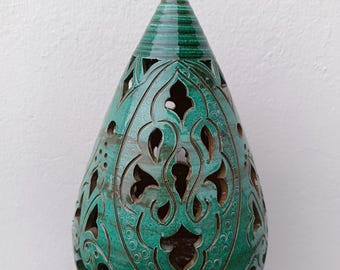 Ideal candle holder for a centerpiece, Turquoise collection and Arabic-style openwork.