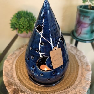 Blue dragón pico de estrellas, portavelas de cerámica artesanal modelo pico decorado estrellas y lunas.