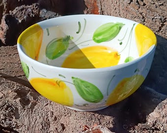 Bowl / bowl 14 centimeters wide by 7 high, handmade ceramic, hand-painted in the Lemon collection.
