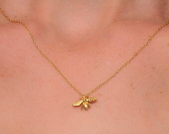 Gold Bee Necklace, Dainty Honeybee Necklace, Minimalist Bee Becklace, Cute Animal Necklace, Tiny Insect Choker, Gift for Her