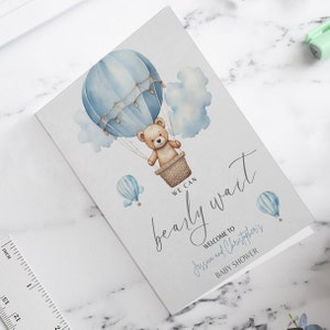 Aquarell minimalistisch Blauer Heißluftballon Boho Blauer Bär Wir können kaum warten Baby Shower Willkommensschild Dekor Vorlage Einladungskarte
