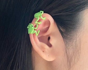 Silver Green Frog Ear Cuff,Cute Frog Ear Climber, Frog Helix Wrap Earring,Cute Ear Cuff,Frog Ear Jewelry ,Fun Earrings,Crazy Funny Gift