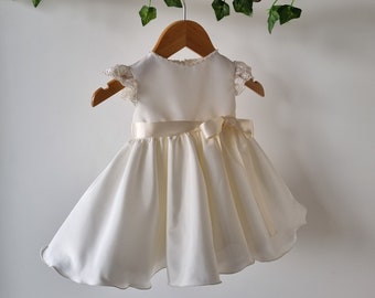 Robe de baptême modèle Audrey, robe de baptême, robe de baptême bébé, robe de cérémonie fille, robe de cérémonie bébé, robe de bébé