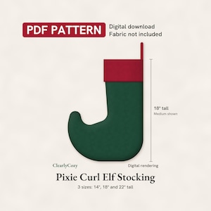 Op de afbeelding: Een digitaal PDF-patroon voor een Pixie Curl Elf-kerstsok. De sok is donkergroen met een rode boord en een gekrulde teen. De tekst bevat PDF PATTERN, Digital download, Fabric not included, 18" tall, ClearlyCozy en 3 sizes: 14", 18" and 22" tall.