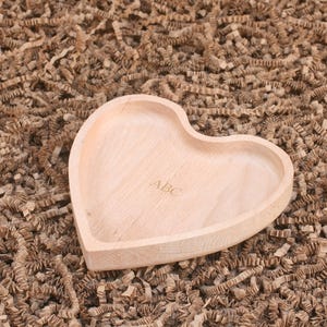 Personalized Heart-Shaped Wooden Trinket Dish – Small Decorative Bowl for Keys, Jewelry & Home Decor
