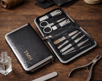 Trousse de toilette personnalisée pour manucure de voyage avec initiales en relief