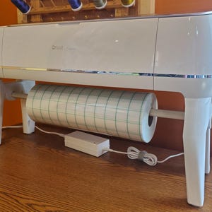 Pieds Cricut Maker avec porte-rouleau en vinyle fichier 3D