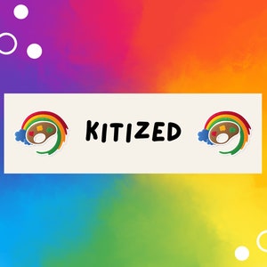 Może przedstawiać: Biały baner z tęczą i paletą farb po obu stronach oraz napisem "KITIZED" czarnym tekstem na środku.