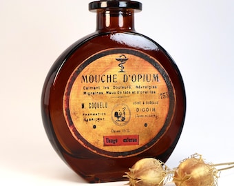 Flacon de pharmacie ancien en verre ambré avec Création d'étiquette Customisation "Mouche d'Opium"
