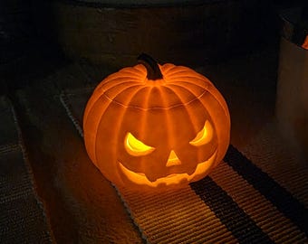 3Dプリントのハロウィンかぼちゃランプ：不気味なジャック・オー・ランタンのデコレーション（LEDティーライト）