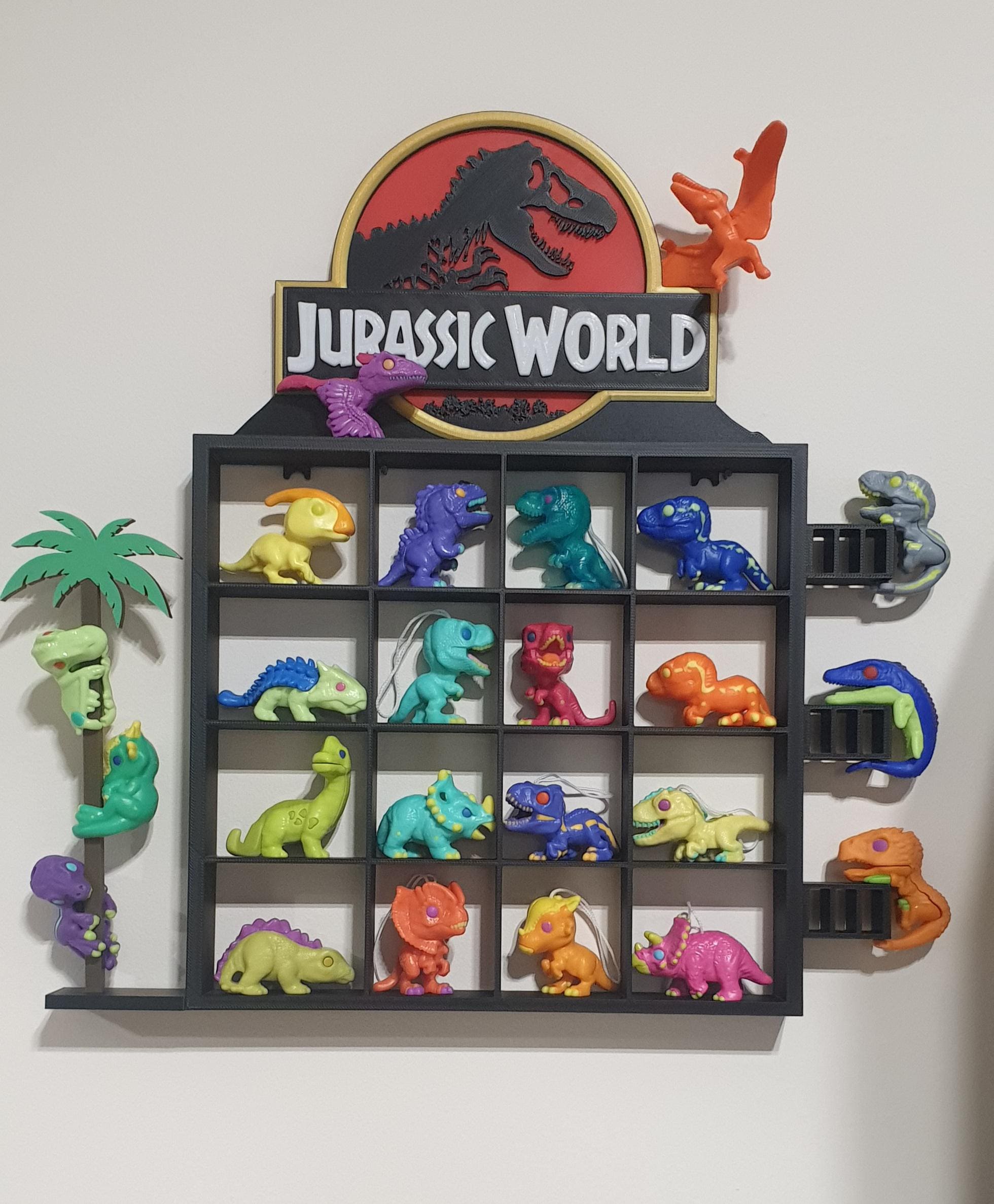 より楽しいジュラシック・ワールドのミニファンコポップフィギュアの棚
