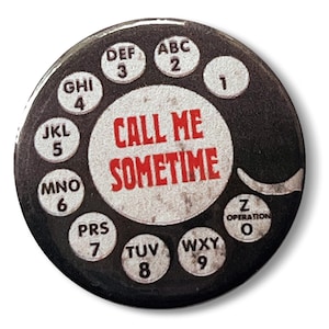 Brosch med knapp, 25 mm, med märke, Call Me Sometime