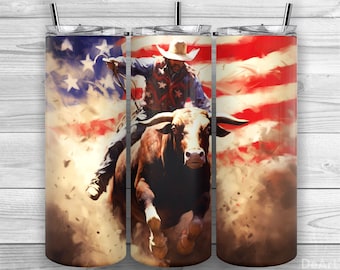 Peut inclure: Un cowboy chevauchant un taureau en train de se cabrer devant un fond de drapeau américain. Le taureau est brun et noir, et le cowboy porte un chapeau brun et un gilet rouge, blanc et bleu. Le drapeau est peint dans un style aquarelle.