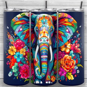 Puede incluir: Un elefante colorido y estampado con flores sobre un fondo azul oscuro. El elefante tiene una trompa y orejas estampadas en azul, verde y rojo. Las flores son rosas, rojas, amarillas y azules.