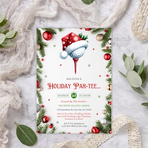 Puede incluir: Una invitación festiva para un evento de golf "Holiday Par-Tee". El diseño presenta una pelota de golf con un gorro de Papá Noel, rodeada de adornos navideños. La invitación incluye detalles del evento e información de RSVP.