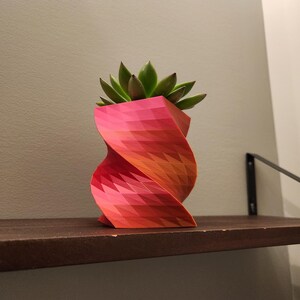 Two-Tone Helix Planter | Modern Geometric Decor for Home & Office | Unique and Colorful 3D Printed Spiral Design