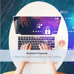 Op de afbeelding: Een persoon werkt op een laptop met een witte achtergrond. Het laptopscherm toont een hangslotpictogram en de tekst "Zakelijk voorstel: Cyber Security Consulting & Pen Testing".
