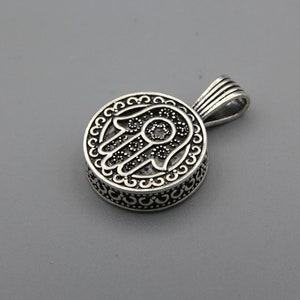Amulet Dua Written Taweez-medaillon - 925 sterlingzilveren hanger - Hand van Fatima - Hamsa Design Ornaments-hanger - Afmeting 2,4 x 1,6 cm - P841