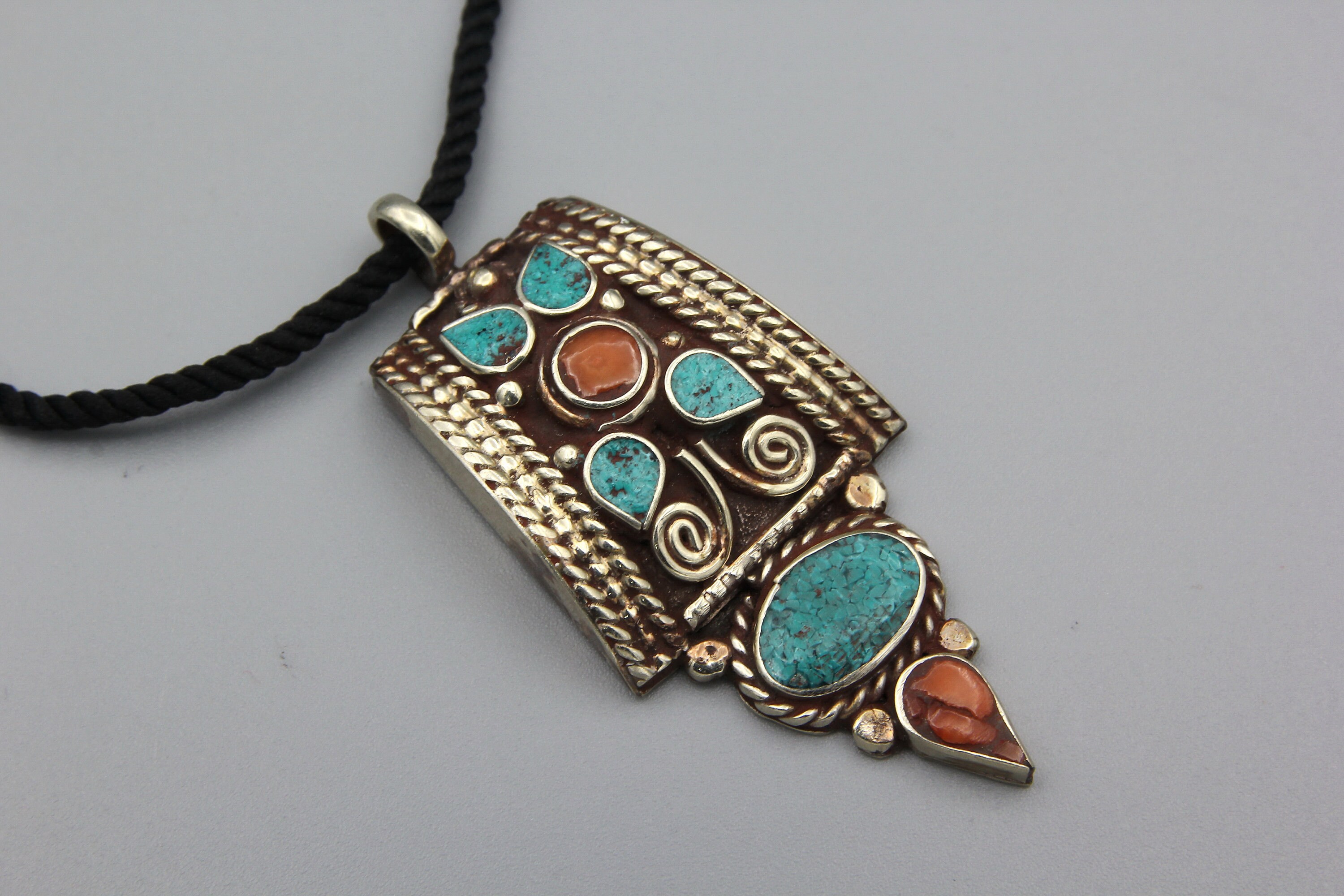 アクセサリー Vintage TibetanTurquoise Coral necklace Vintage Tibetan Turquoise Coral Pendant Necklace: Ethnic Tribal