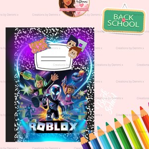Peut inclure: Un cahier à couverture mouchetée violette et noire avec un graphisme Roblox, une étiquette blanche à trois lignes, un autocollant Game Over et un panneau vert Back to School, accompagné d'une rangée de crayons colorés en bas.