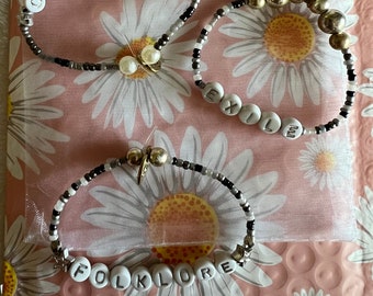 Folklore geïnspireerde armbanden