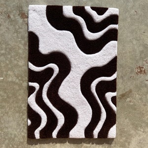 Wavy Abstract Accent Rug