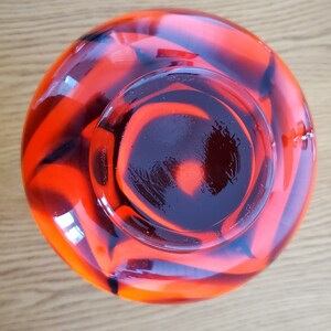 Italiensk glasvas, orange och svart, virvlande, opalin, Florens, Vetreria Barbieri, 1970-talet, 25 cm bild 3