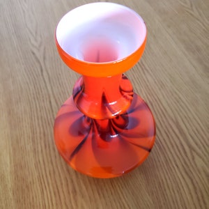 Italiensk glasvas, orange och svart, virvlande, opalin, Florens, Vetreria Barbieri, 1970-talet, 25 cm bild 4