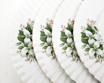 Four Royal Albert Dinner Plates, Trillium, White Flowers, Gold Trim, Scalloped, 10” 1970s