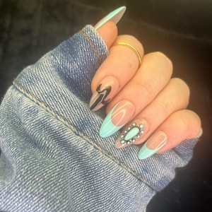 Turquoise Western Press On Nails – Cowgirl Chic Almond Nail Set – Rodeo Vibes with Cactus & Turquoise Stone – Desert Glam Mani