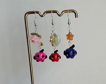 ¡Pendientes de Junimo de Stardew Valley! (Rojo, rosa y morado)